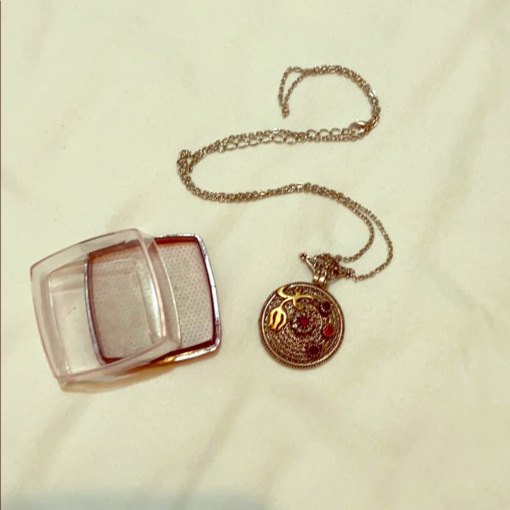 Authentic Necklace With tulip detail